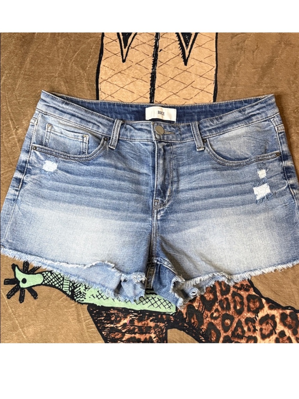 Buckle BKE Payton Light Wash Frayed Hem Denim Shorts